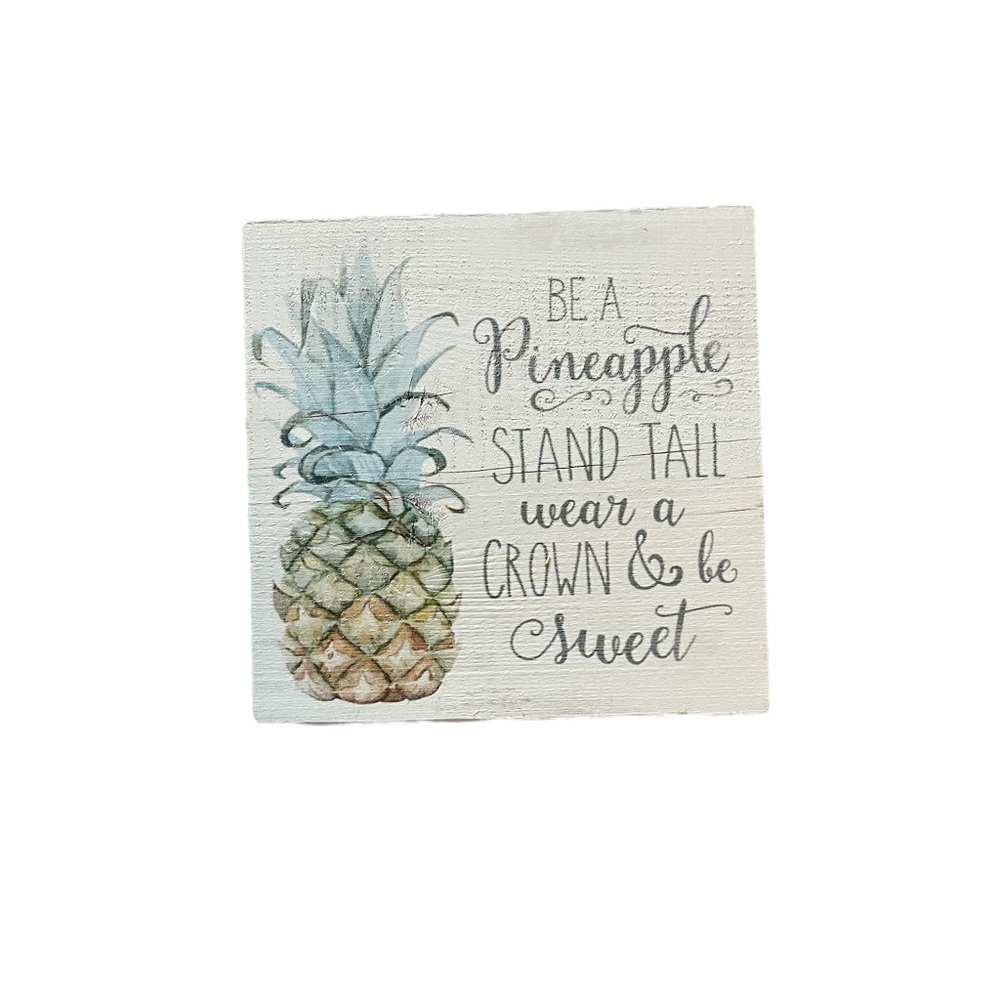NWT Pineapple Decor 5.5 x 5.5